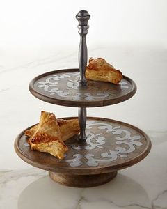 Présentoir à gâteaux en bois le mieux noté avec des détails sculptés élégants conçus pour les présentations de gâteaux ou de desserts de luxe - Product Image 4