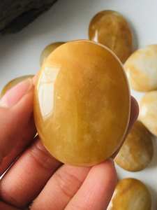 Pierres de paume en aventurine jaune naturelle, vente en gros, polies, de haute qualité, Feng Shui, pierre de paume ovale de guérison - Product Image 3