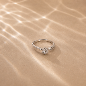 Bague solitaire Aurielle en zircon taille ovale, plaquée rhodium platine - Product Image 2