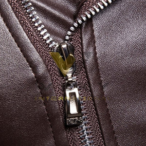 Chaqueta de Invierno de Cuero para Hombre, Moderna y a la Moda, con Interior Suave y Corte Elegante que Realza tu Estilo Seguro - Product Image 5