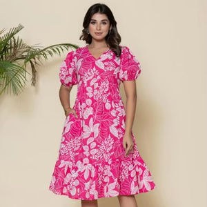 ROBE PLISSÉE PAR PANNEAU SUR LE DEVANT Robe courte ajustée et évasée à imprimé floral - Product Image 1