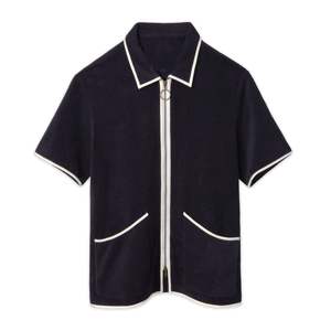 Cabana estándar y pantalones cortos a juego en tela de rizo orgánico negro medianoche estilo unisex con cremallera bidireccional y bolsillos - Product Image 4