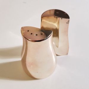 Elegante Molinillo de Sal y Pimienta de Madera con Tapa de Latón, Elaborado Artesanalmente, Ofrece un Toque Decorativo para la Mesa y Funcionalidad - Product Image 2