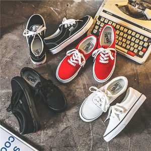 Scarpe di Tela alla Moda per Donne - Stile Coreano, Colore Bianco Solido, Sneakers Moda Primavera 2023 - Product Image 1