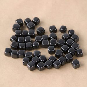 Perle de shungite polie en forme de losange, 0,24 po (6 mm), trou de 0,095 po (2,4 mm) - Product Image 2
