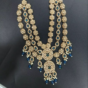 Ensemble de colliers d'ombres en plaqué or gracieux Bijoux de mariée sophistiqués pour les mariages, les réceptions et les cérémonies traditionnelles - Product Image 1