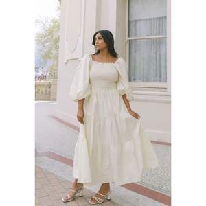 Robe longue élégante blanche pour femme, col carré, taille élastique, ornée de diamants, taille XS, idéale pour le bureau et les sorties estivales, OEM/ODM disponible - Product Image 1