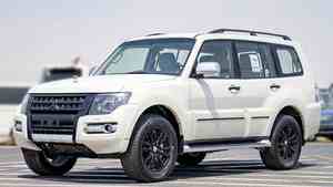 Sedán 2024 con Motor de Gasolina 4L/8L, Caja de Cambios Manual y Automática, Asientos de Cuero, Cámara Trasera, Volante a la Izquierda - Product Image 5