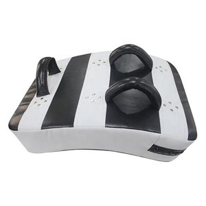 เป้าซ้อมเตะคู่ MMA Strike Shield สำหรับคิกบ็อกซิ่ง - แผ่นรองซ้อมมวยไทย แผ่นรองซ้อมชกมวย - แผ่นรองเตะคิกบ็อกซิ่งแบบออกแบบเองได้ - Product Image 1