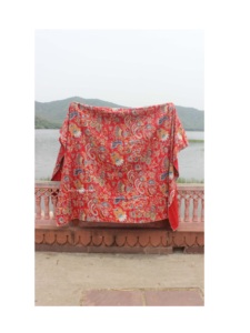 Couette Kantha en coton organique doux et réversible, imprimée orange mukut cousue à la main pour la décoration intérieure ou les caractéristiques de l'hôtel - Product Image 5