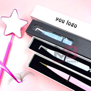 Pince à épiler pour cils Magma Beauty, en acier inoxydable à 90 degrés, anti-magnétique, avec pointe en fibre dorée nano-grip diamant, pour extensions de cils en volume - Product Image 2