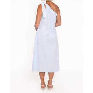 Mini robes pour femmes conçues pour des looks avant-gardistes, offrant une coupe ajustée, une énergie féminine et un équilibre visuel élégant - Product Image 6