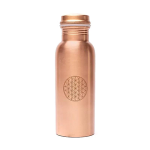 Botella de Agua de Cobre Ecológica Hecha a Mano con Diseño Floral Negro en Relieve, Recipiente Ayurvédico para la Inmunidad y la Digestión, Accesorios de Yoga - Product Image 3