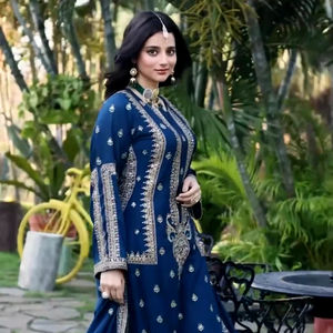 Lanzamiento de ropa de fiesta de nuevo diseñador Vichitra Silk Fancy Beautiful Sequence bordado Top de trabajo y pantalón con conjunto de traje Dupatta - Product Image 1