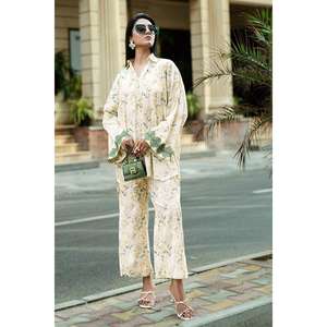 ชุดเซ็ตสองชิ้นสไตล์โบฮีเมียนสำหรับผู้หญิง ลายพิมพ์ริ้วระบาย ผ้าชีฟองสีเบจ สำหรับฤดูใบไม้ผลิ/ฤดูร้อน ไซส์ XS/XS - Product Image 2