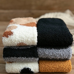 Venta al por mayor de fabricante personalizado de alta calidad de algodón peinado vestido de los hombres de gran tamaño de la tripulación calcetines en negro fresco patrón de dibujos animados de otoño - Product Image 2