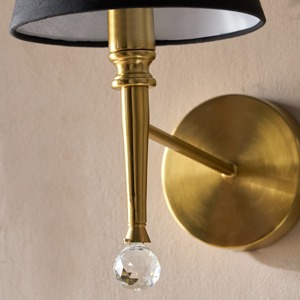 Applique murale moderne en métal à cadre artistique offrant un effet d'éclairage de luxe avec une lueur chaude pour une décoration murale élégante - Product Image 6