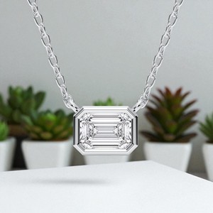 F-G minimaliste moderne 3.00 carats/VS Lab Grown Emerald Cut Diamond Bezel Pendant en argent sterling 925 pour elle - Product Image 5