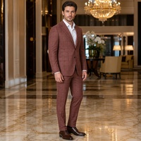 Costume homme rouge brique à motif losanges, simple boutonnage, deux boutons, revers cranté, poches plaquées, poche porte-billets, costumes d'affaires pour homme, sur mesure MTM