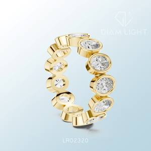 แหวนแบบคลัสเตอร์สั่งทำพิเศษ ประดับด้วยพลอยทรงรีตรงกลาง ดีไซน์ประกายระยิบระยับอย่างประณีต พร้อมความสง่างามเหนือกาลเวลา - Product Image 6