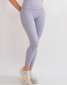 Ensemble de yoga 2 pièces pour femme, taille haute, à bretelles croisées, col carré, couleur unie, respirant, en Spandex/Nylon, longueur genou, motif numérique sur le devant - Product Image 5