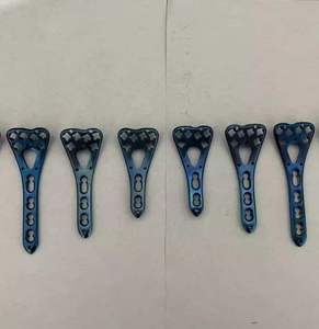 Plaques de verrouillage Volar à rayon distal en titane 2.7mm 2 à 6 trous gauche et droite Ensemble de 10 implants orthopédiques - Product Image 2