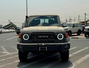 Toyota Land Cruiser Serie 70 VDJ 2026, Pickup Diesel a Doppia Cabina con Cambio Manuale - Product Image 1