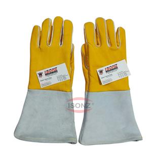 ถุงมือเชื่อมหนังวัวแท้ ISONZ 850 สีเหลือง แบบยาว ปลายแขนตรง ทนความร้อน ไม่มีส่วนผสมของน้ำยาง ขายส่งแบบ OEM - Product Image 3