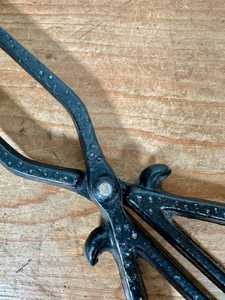 Pinzas para tostadas recubiertas de metal negro, diseño elegante perfecto para utensilios de cocina para el hogar del hotel y uso diario en la cocina - Product Image 2