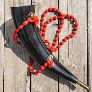 Corne à souffler nordique polie écologique en corne de buffle naturelle avec sangles en cuir - Style Feng Shui et religieux - Product Image 2