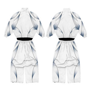 Crea tus propios conjuntos de cortavientos con estampado completo y arte personalizado para marcas de ropa. - Product Image 1