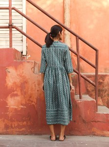 Robe bohème Isabel en pur coton imprimé à la main, décontractée, occasionnelle, vacances, été, vert et blanc - Product Image 2