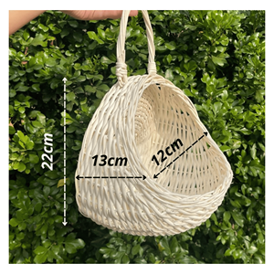 Panier suspendu mural en rotin tressé avec radis vert artificiel pour arrangements floraux - Product Image 3