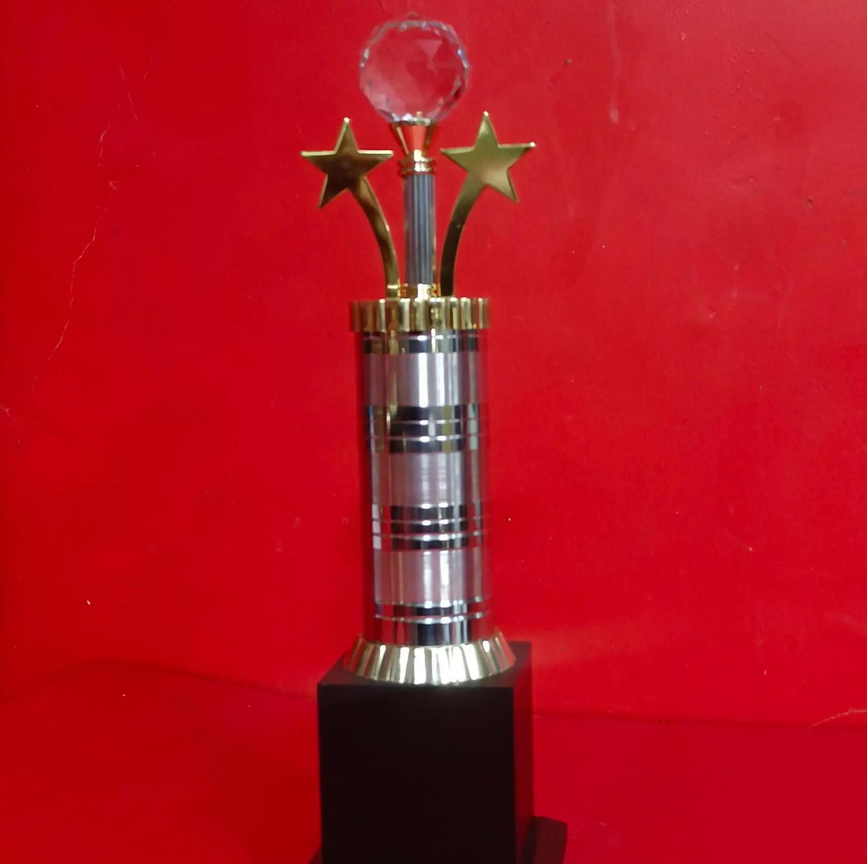 รางวัลคริสตัลโลโก้สำหรับงานกีฬาทางธุรกิจผู้ผลิตถ้วยรางวัลโลหะสุดสร้างสรรค์