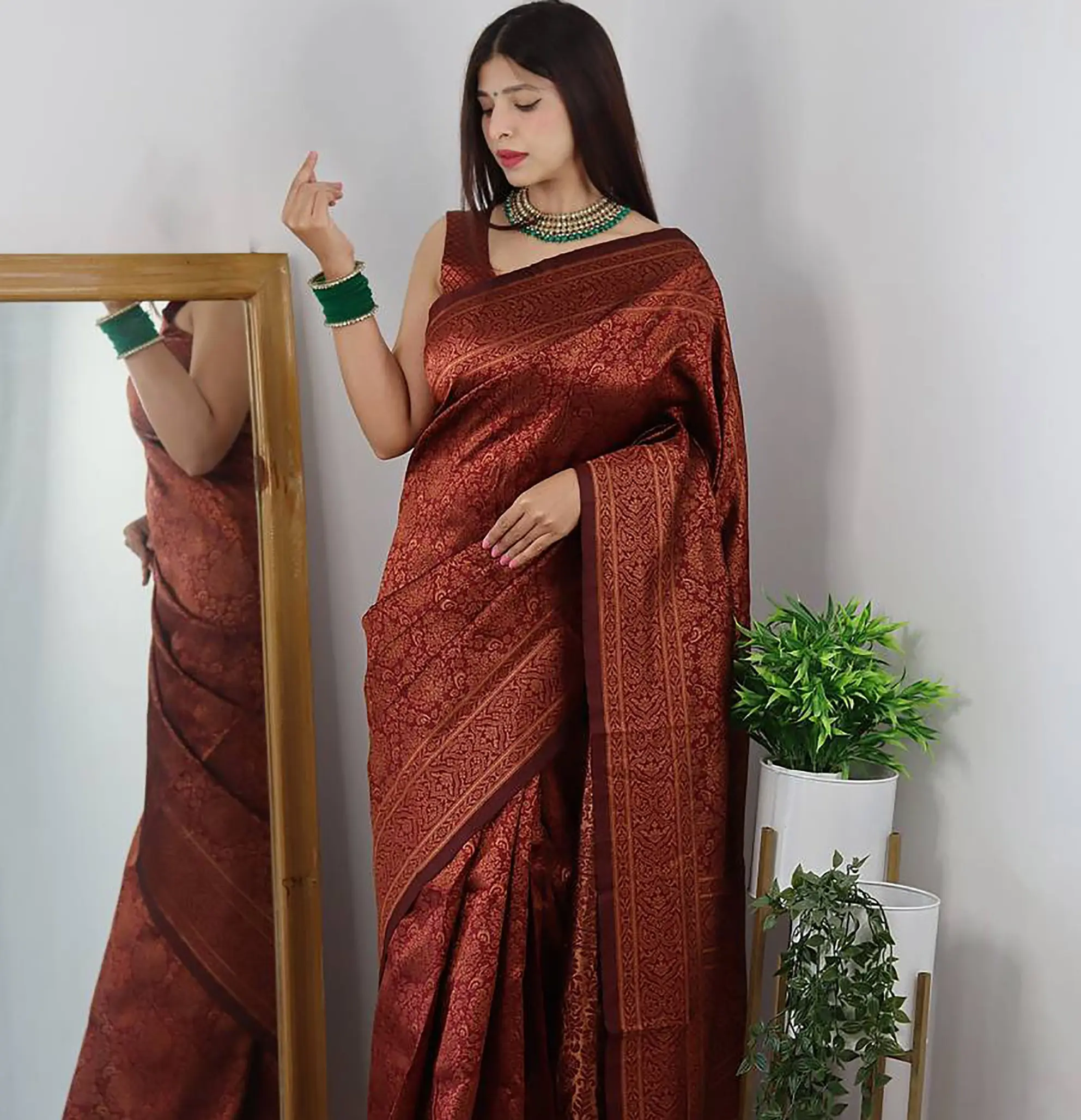 Vendita calda Wedding Festival Wear Bridal Banarasi Soft Silk Saree fornitore indiano disponibile a prezzo all'ingrosso ultimo sari