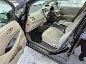 Nissan Leaf I 2011 (ZE/0/AZE0) con Batería de Litio, Asientos de Cuero, Neumáticos R18, 6 Asientos, Techo Panorámico - Product Image 2