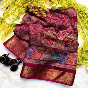 Sari de Seda Crepé Dola Pura para Mujer con Trabajo de Bordado Intenso y Borlas en el Pallu, Incluye Blusa Elegante de Diseñador - Product Image 1