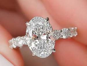 2.75ct S925 Anillo de aniversario de plata esterlina para mujer Oval con piedra de moissanita redonda Ocasión de boda - Product Image 3