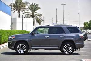 Nouveau pour Toyota 4Runner avec boîte de vitesses automatique, sièges en cuir foncé, caméra de recul et galerie de toit métallique, traction avant - Product Image 5