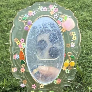 Miroir à main en résine avec finition lisse et brillante, parfait pour un usage quotidien, le maquillage ou des fins décoratives, ajoutant une touche élégante - Product Image 1