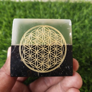 Cubo cuadrado grabado hecho a mano de selenita y turmalina negra, cristal barato para regalos de negocios, arte popular Original - Product Image 5