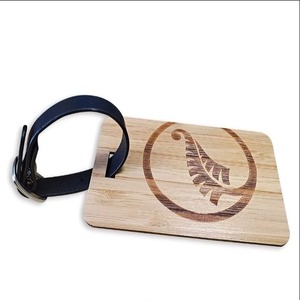 Accessoires de valise en bois de luxe personnalisables Etiquette de bagage en bois de bambou écologique avec étiquette nominative personnalisée Style lettre - Product Image 3