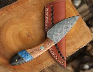 Couteau de survie en plein air de haute qualité, fait à la main, en acier Damas, avec manche en bois, personnalisé avec étui - Product Image 5