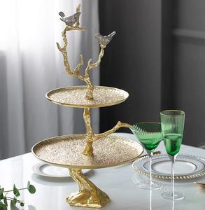 Présentoir à gâteaux en aluminium glamour avec un attrait époustouflant rendant les tables à dessert plus élégantes lors des mariages et des réceptions - Product Image 1