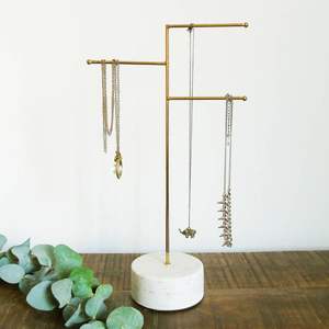 Soporte para Joyas Resistente Hecho con Materiales Fuertes que Garantizan un Soporte Duradero para Accesorios Pesados - Product Image 1