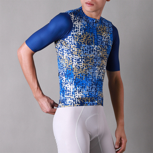 Ensemble de maillot de cyclisme à manches courtes respirant de haute qualité personnalisable, 100% polyester, vêtements de route pour vélo - Product Image 3