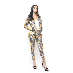Survêtement à sublimation OEM pour femmes Superbes survêtements pour femmes à la mode pour femmes Sweat à capuche avec fermeture éclair et pantalon pour femmes Logo personnalisé - Product Image 3