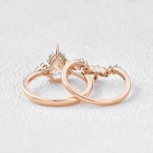 Anillo de Boda Clásico de Plata 925 para Mujer con Moissanita de Corte Marquesa y Acentos Laterales, Engaste de Garras, Ajustable y de Moda - Product Image 5