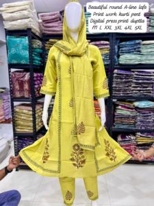 Atractiva muselina de seda con bordado y espejo Kurti Pant y Dupatta fabricante de India - Product Image 3