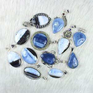 Pendentif en pierre précieuse d'opale bleue naturelle bijoux en vrac en gros collier pendentif pince de créateur pour la vente au détail - Product Image 5